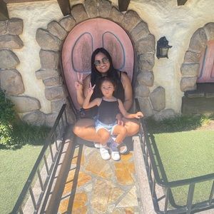 Meet your Posher, Adria